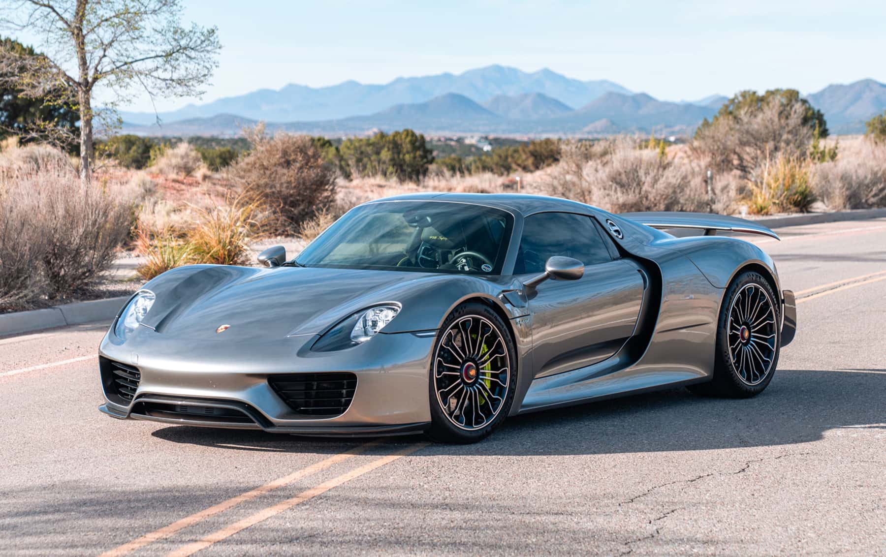 2015 Porsche 918 Spyder sold for $1,655,000