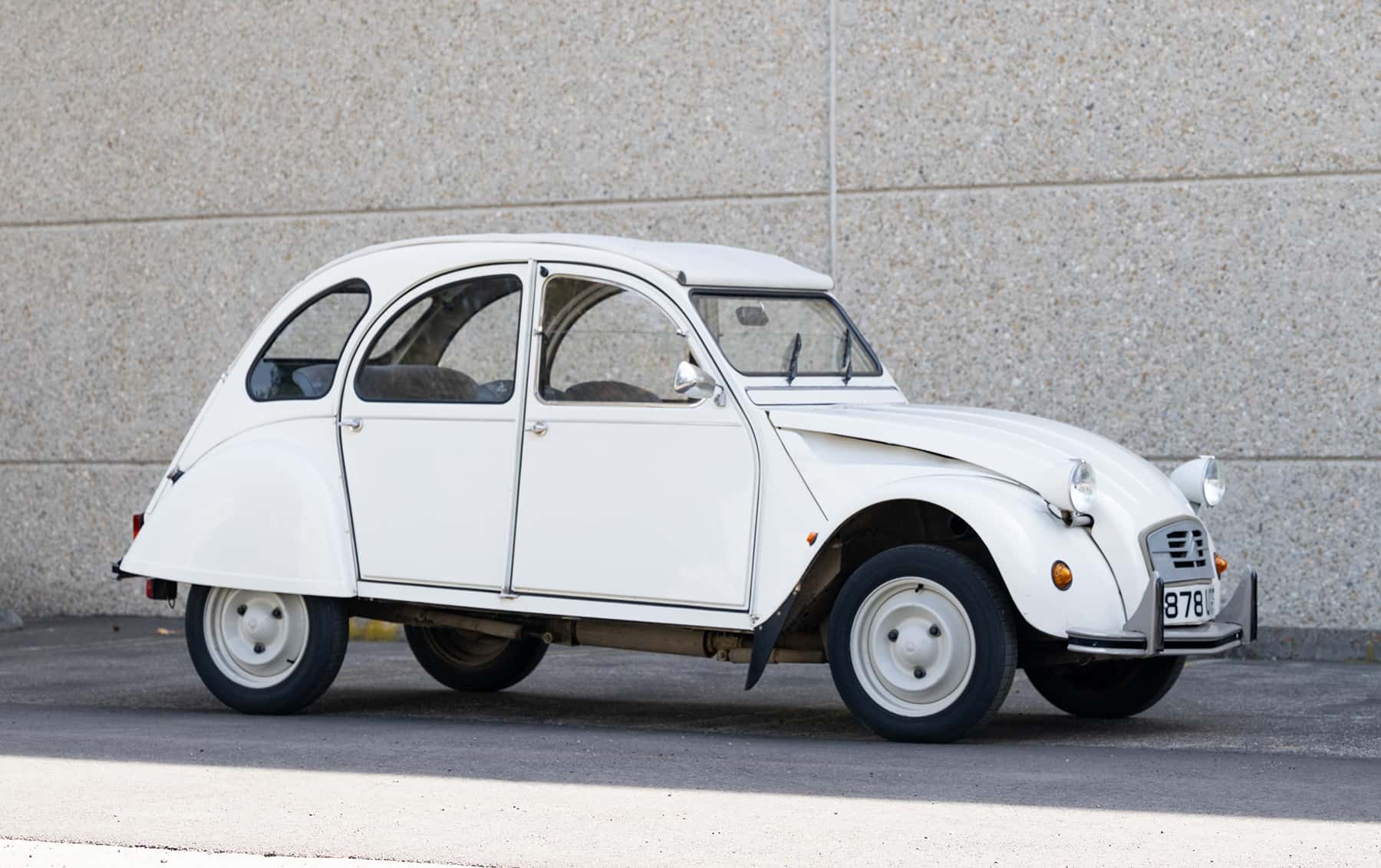 1986 Citroen 2CV6 Special sold for $14,560