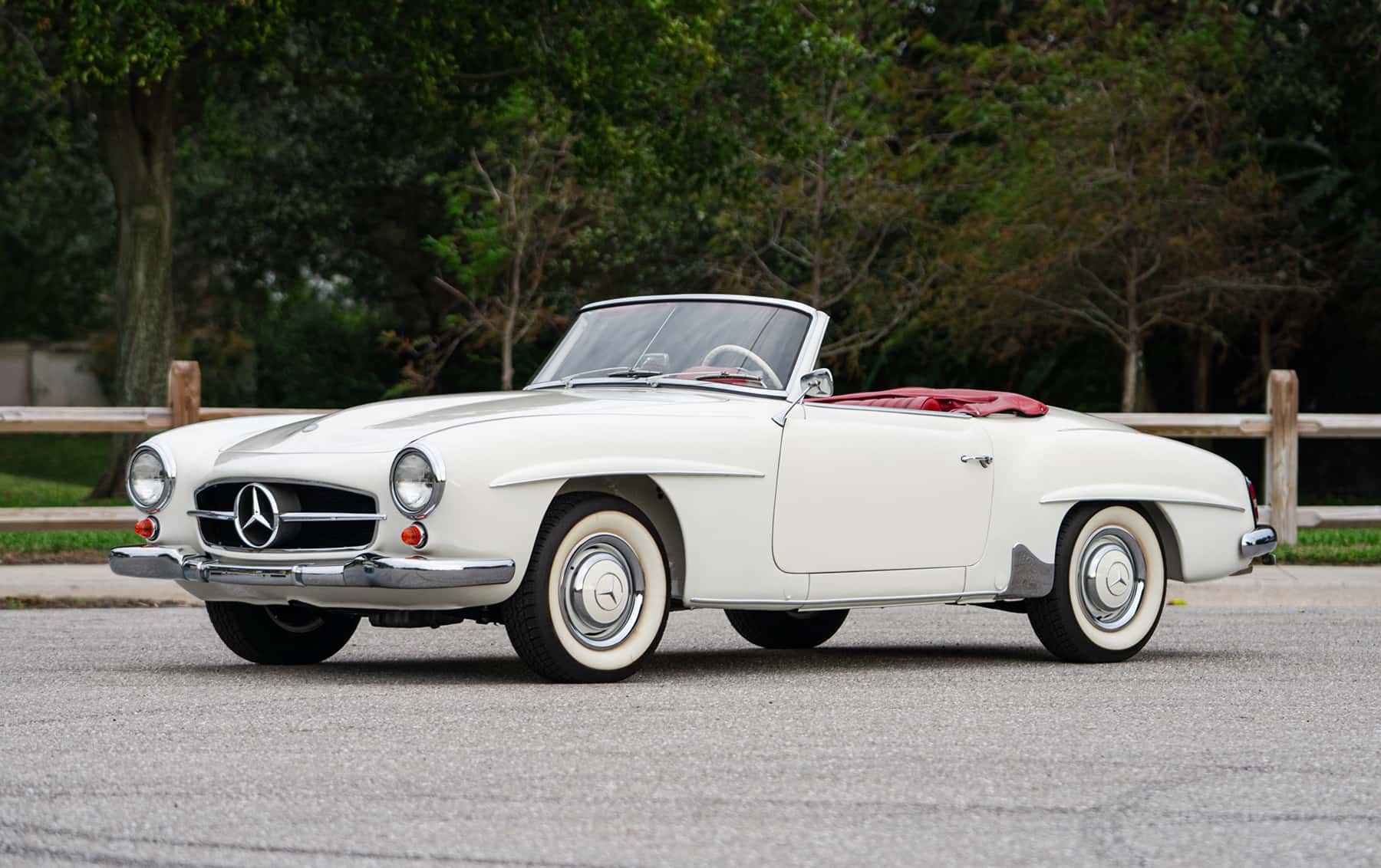 1963 Mercedes-Benz 190 SL sold for $134,400