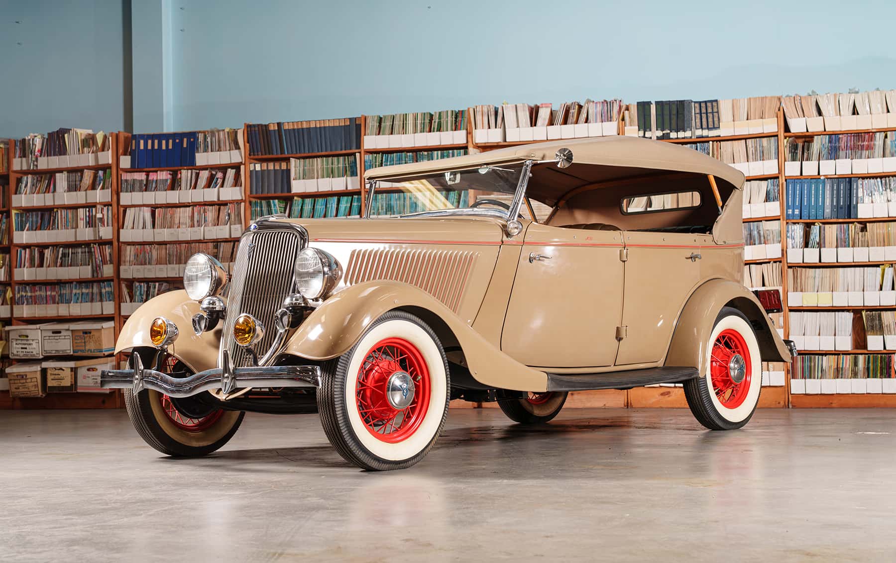 1934 Ford V8 Deluxe Phaeton sold for $29,120