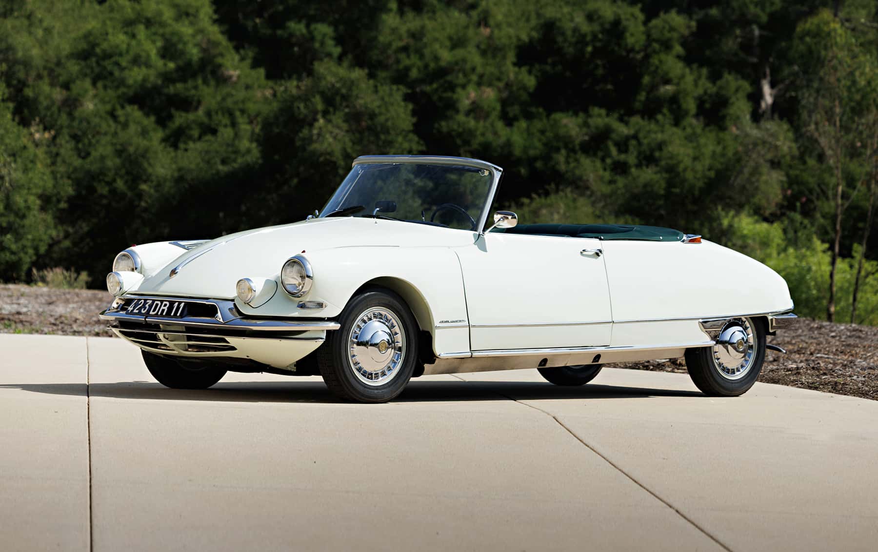 1961 Citroen DS19 Cabriolet sold for $106,400