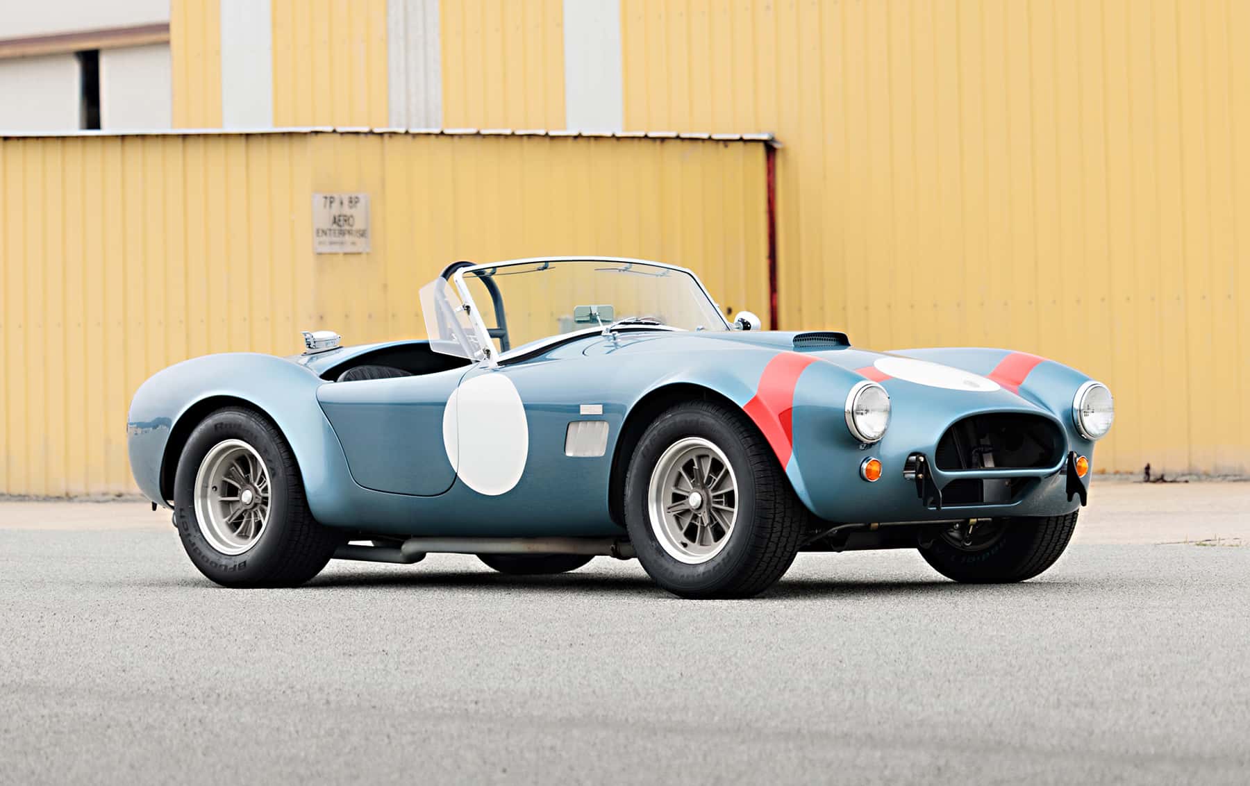 1964 Shelby Cobra CSX7000 289 FIA Continuation 50th Anniversary sold for $196,000