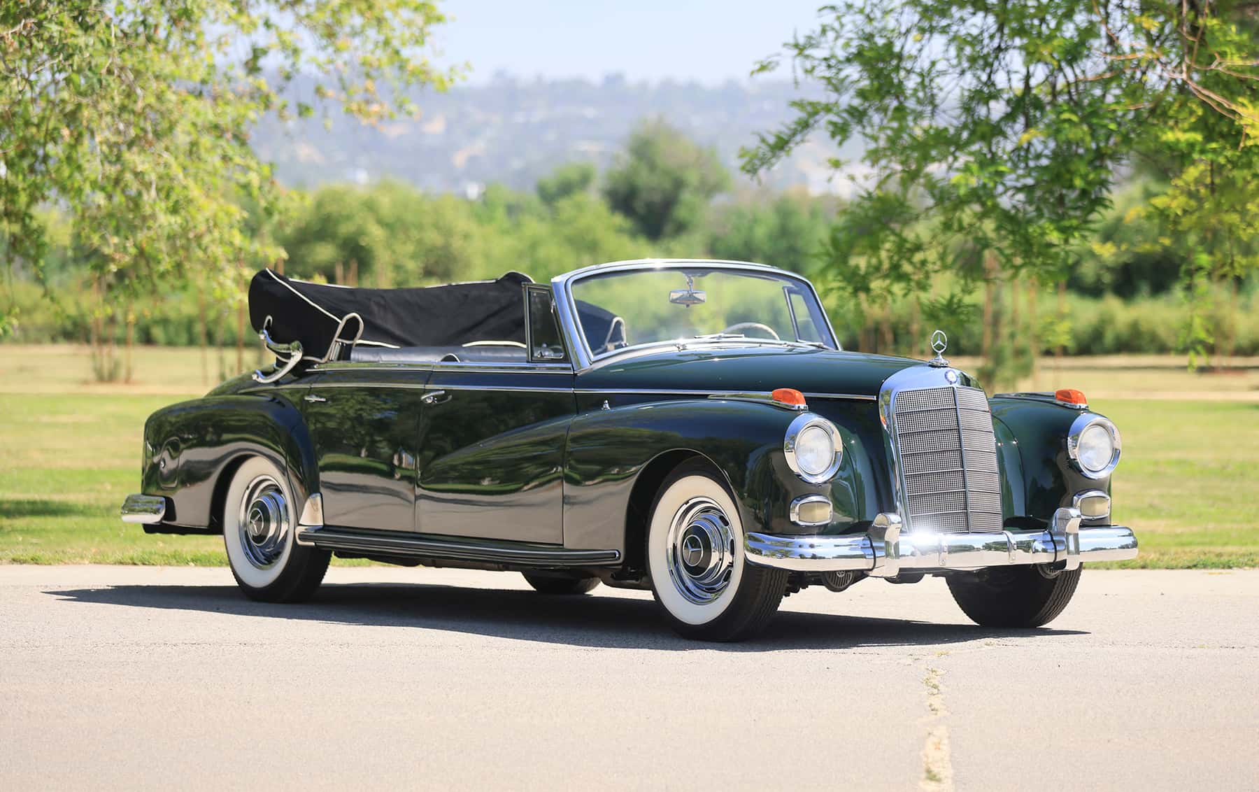 1959 Mercedes-Benz 300 D Cabriolet sold for $274,400
