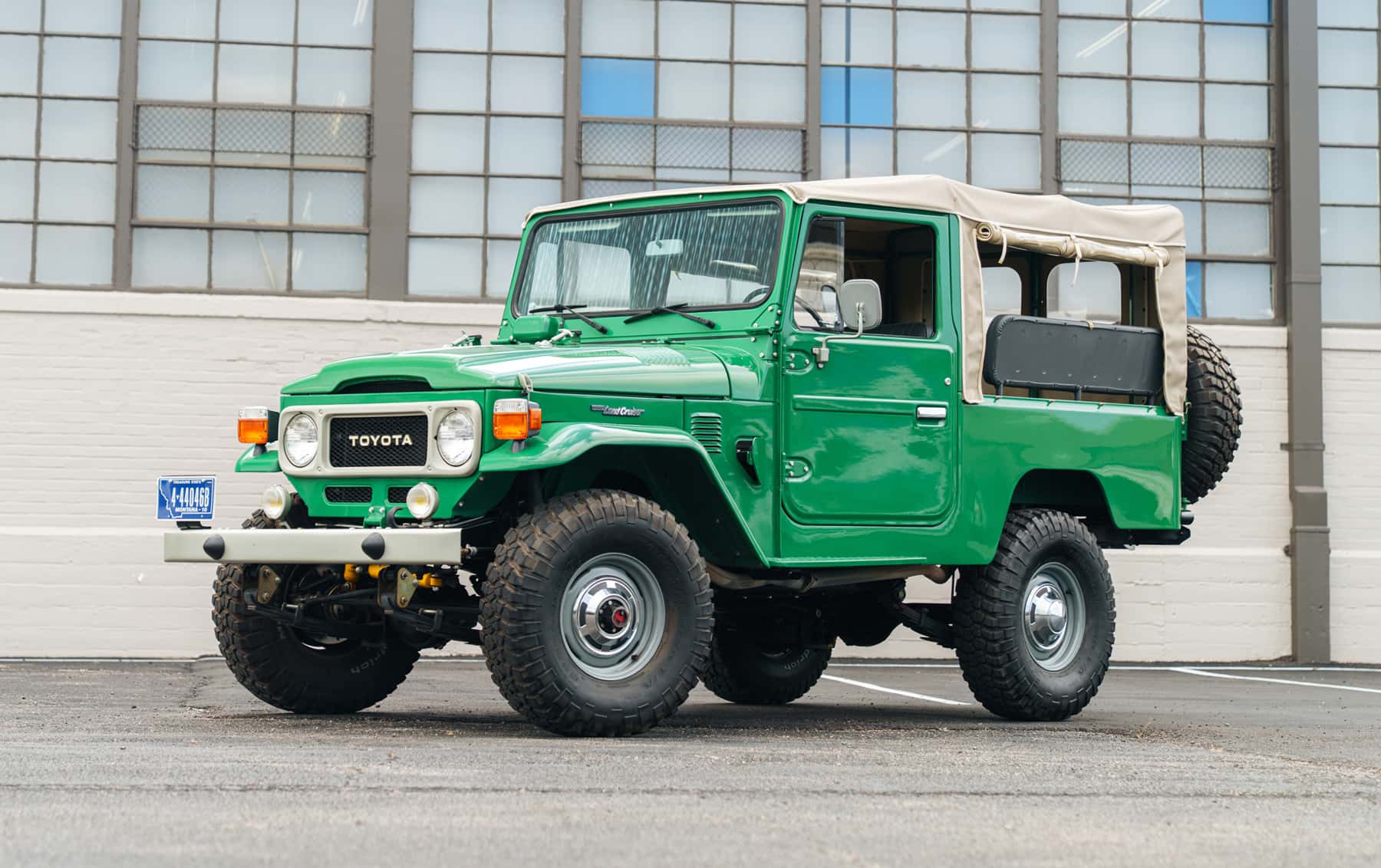 1980 Toyota FJ43 Land Cruiser sold for $58,240