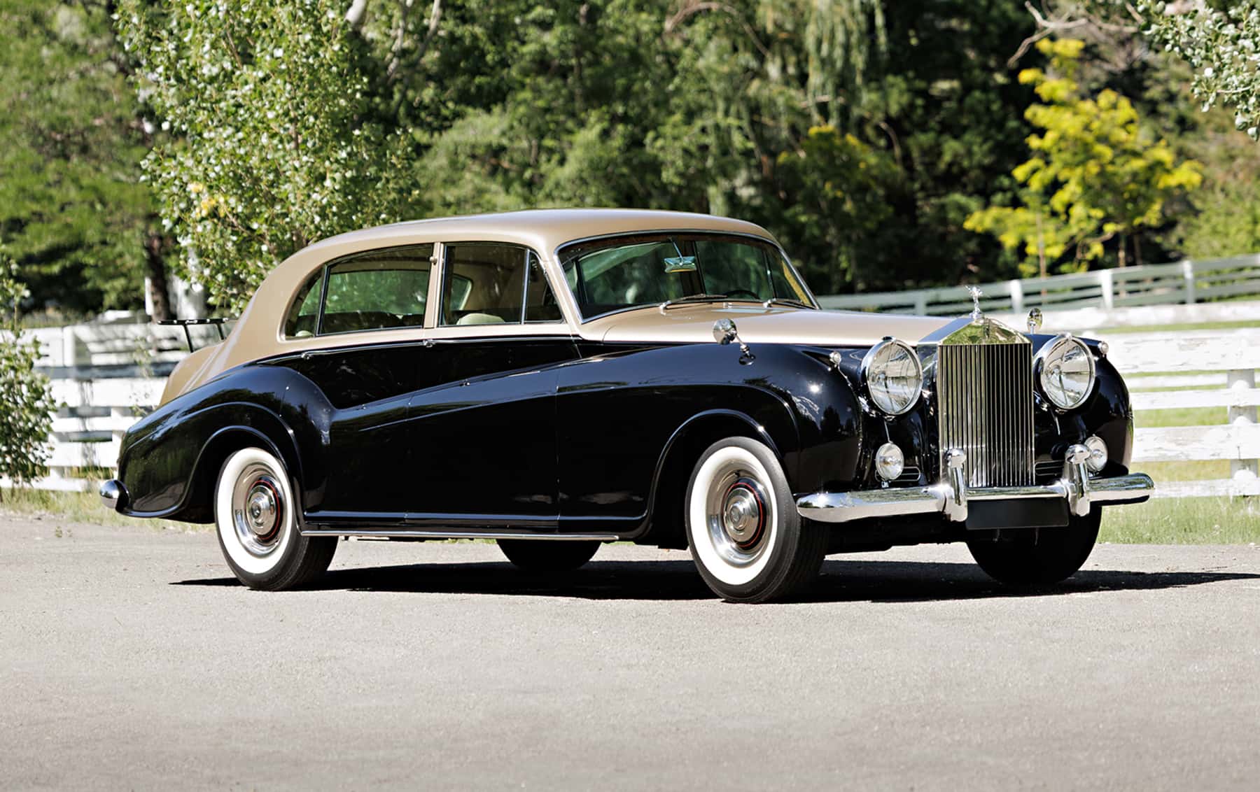 1961 Rolls-Royce Silver Cloud II LWB Saloon sold for $95,200