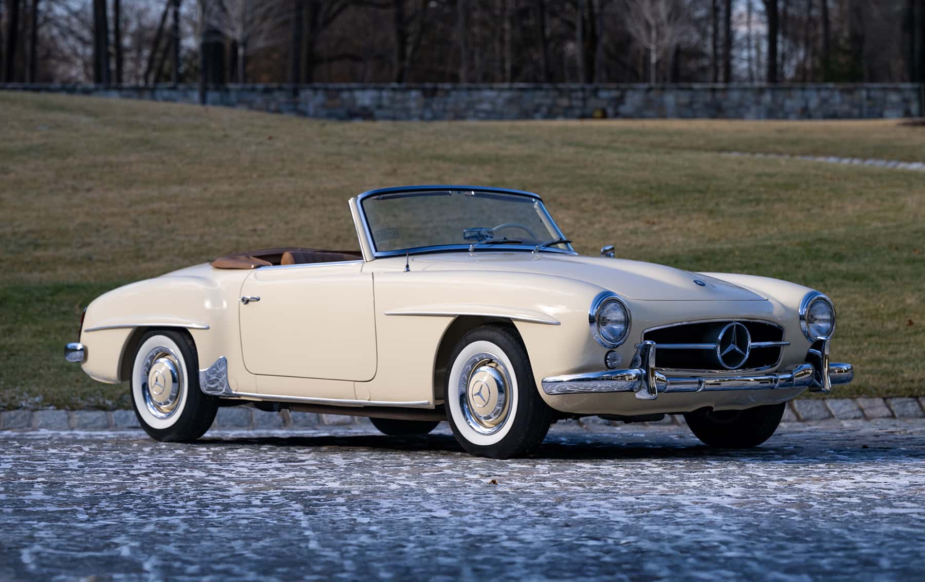 1962 Mercedes-Benz 190 SL sold for $131,600