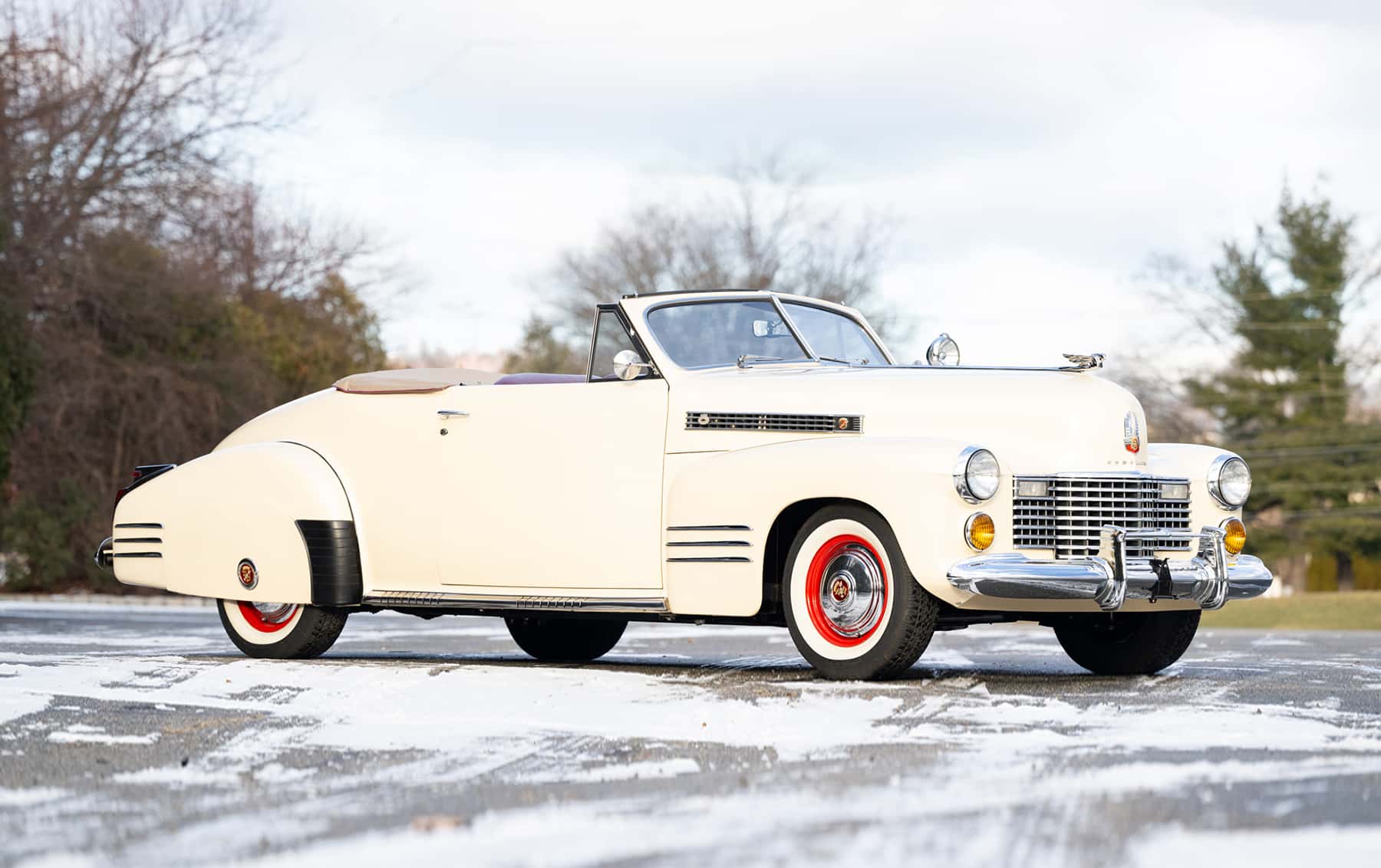 1941 Cadillac Series 62 Deluxe Convertible Coupe sold for $56,000