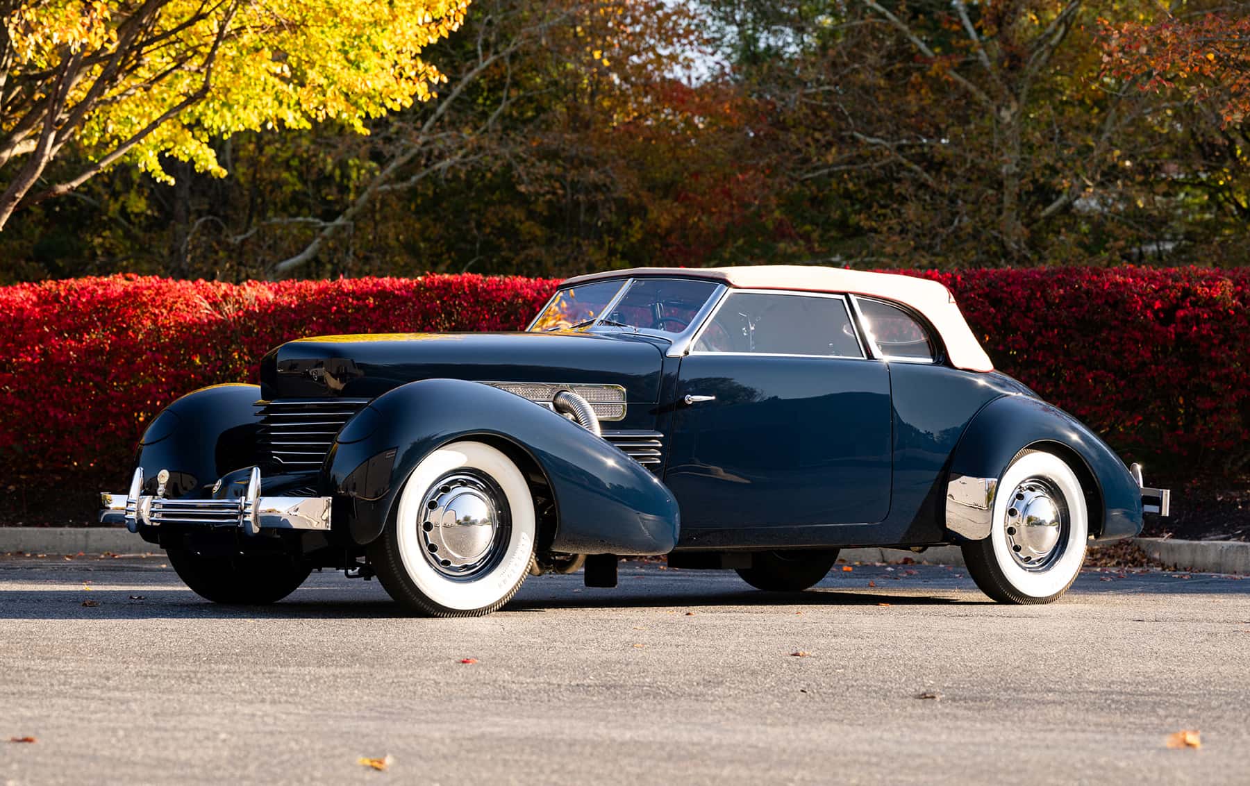 1936 Cord 810 Convertible Phaeton sold for $173,600