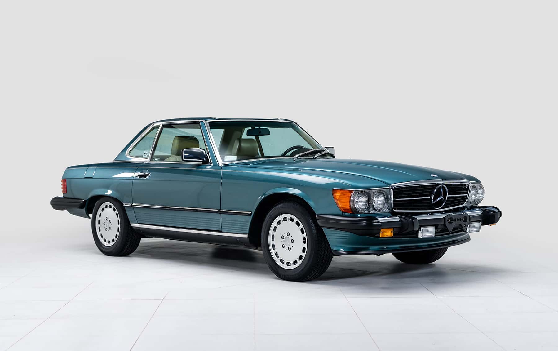 1989 Mercedes-Benz 560 SL sold for $120,400