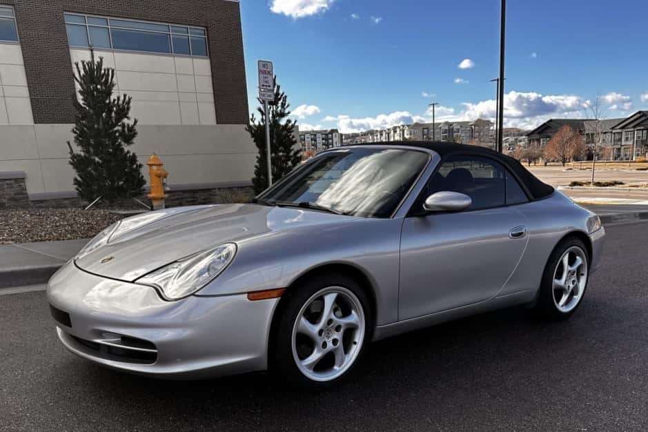 2002 Porsche 996 911 Carrera 4 sold for $19,000
