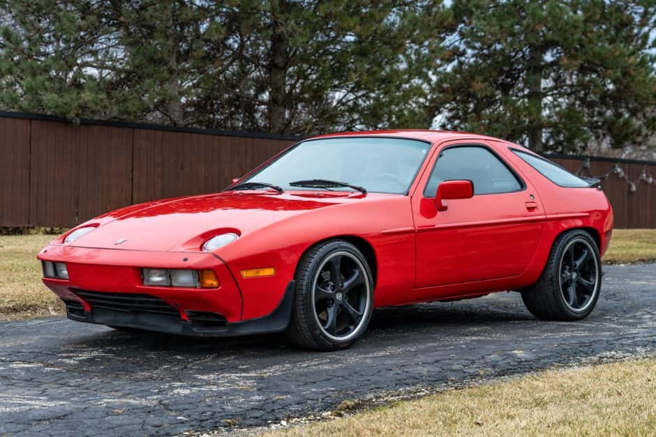 1984 Porsche 928 sold for $11,800