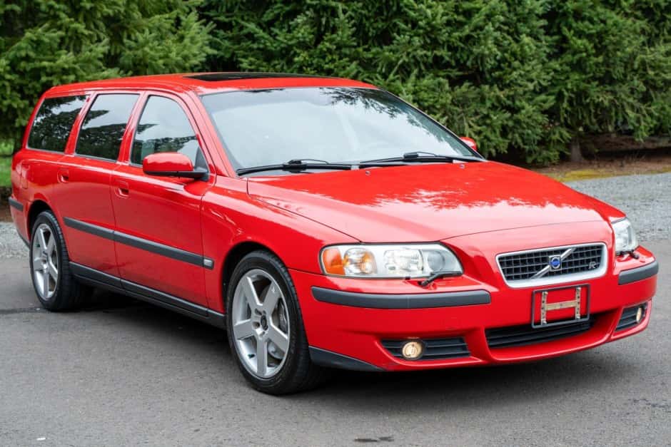 2004 Volvo V70R sold for $20,070