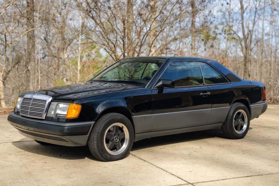 1990 Mercedes-Benz W124 E-Class sold for $7,950