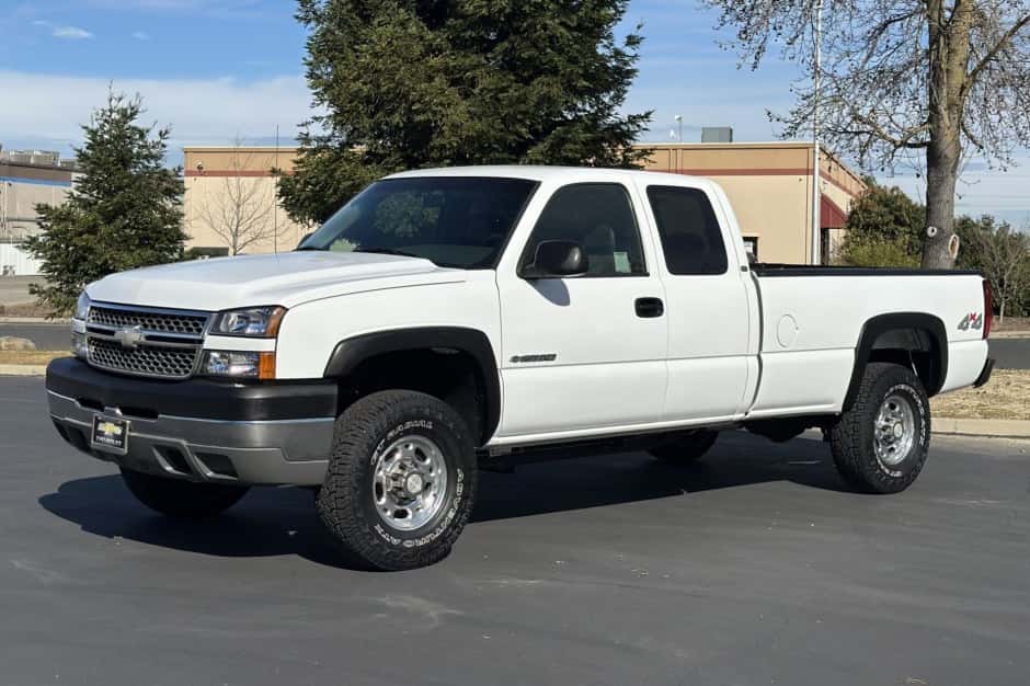 2005 Chevrolet Silverado GMT800 Heavy Duty (2000-2007) sold for $16,500
