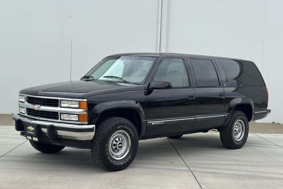 1994 Chevrolet Suburban (GMT400 1992-1999) sold for $24,750