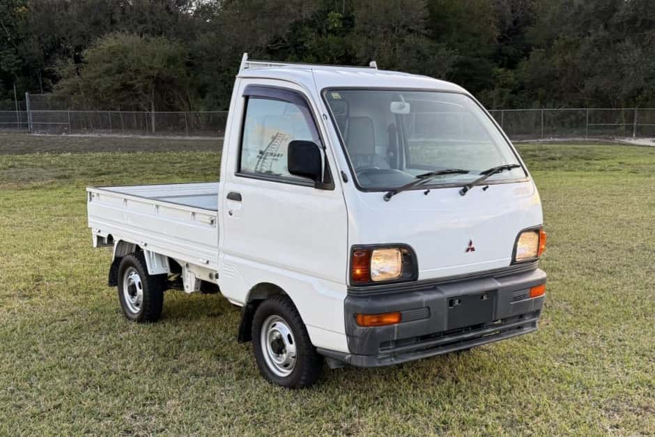 1997 Mitsubishi Minicab sold for $6,975