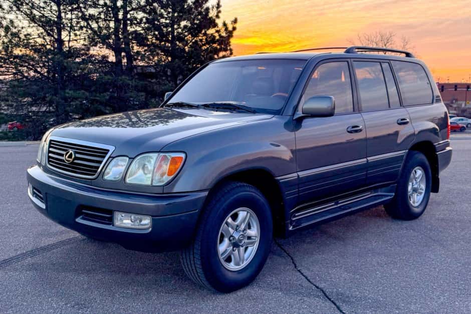 2002 Lexus LX470 sold for $33,250