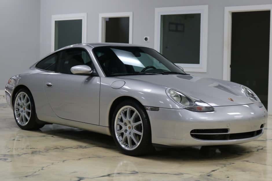2000 Porsche 996 911 Carrera sold for $24,000