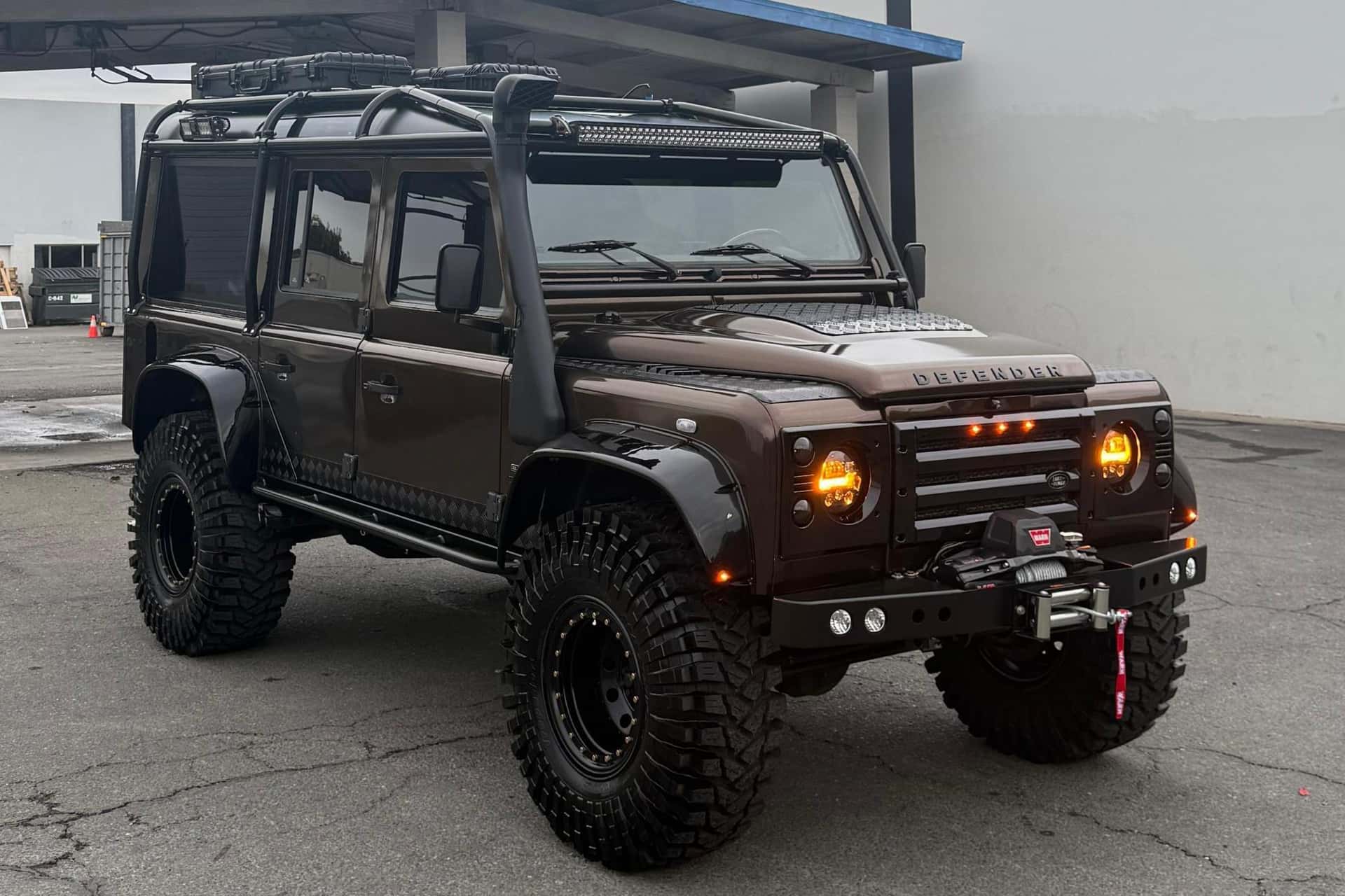 1984 Land Rover Defender sold for $79,000