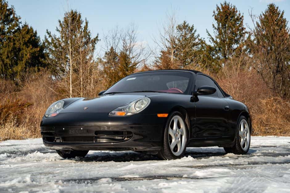 2001 Porsche 996 911 Carrera sold for $26,793