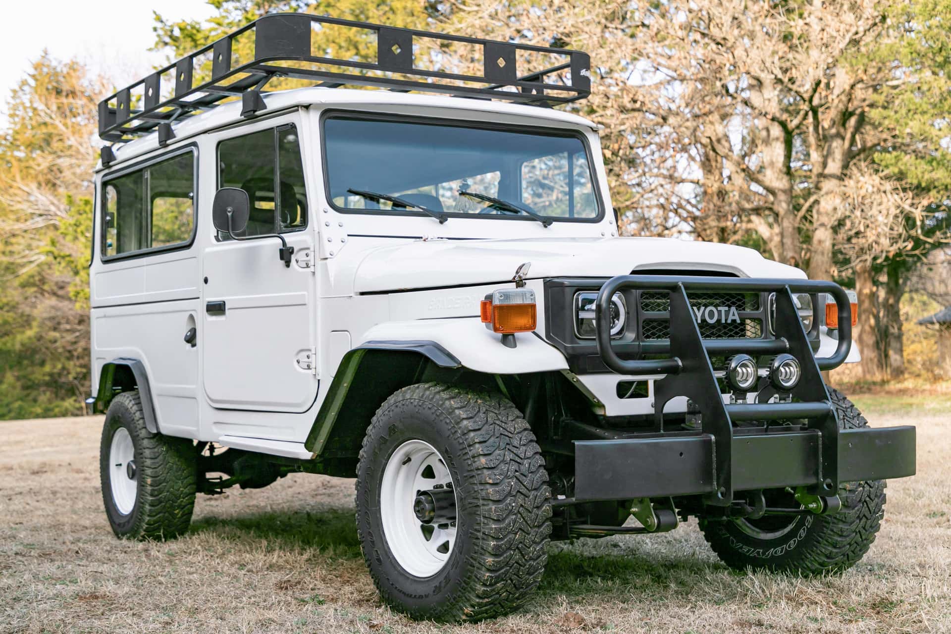 1990 Toyota Land Cruiser sold for $9,100