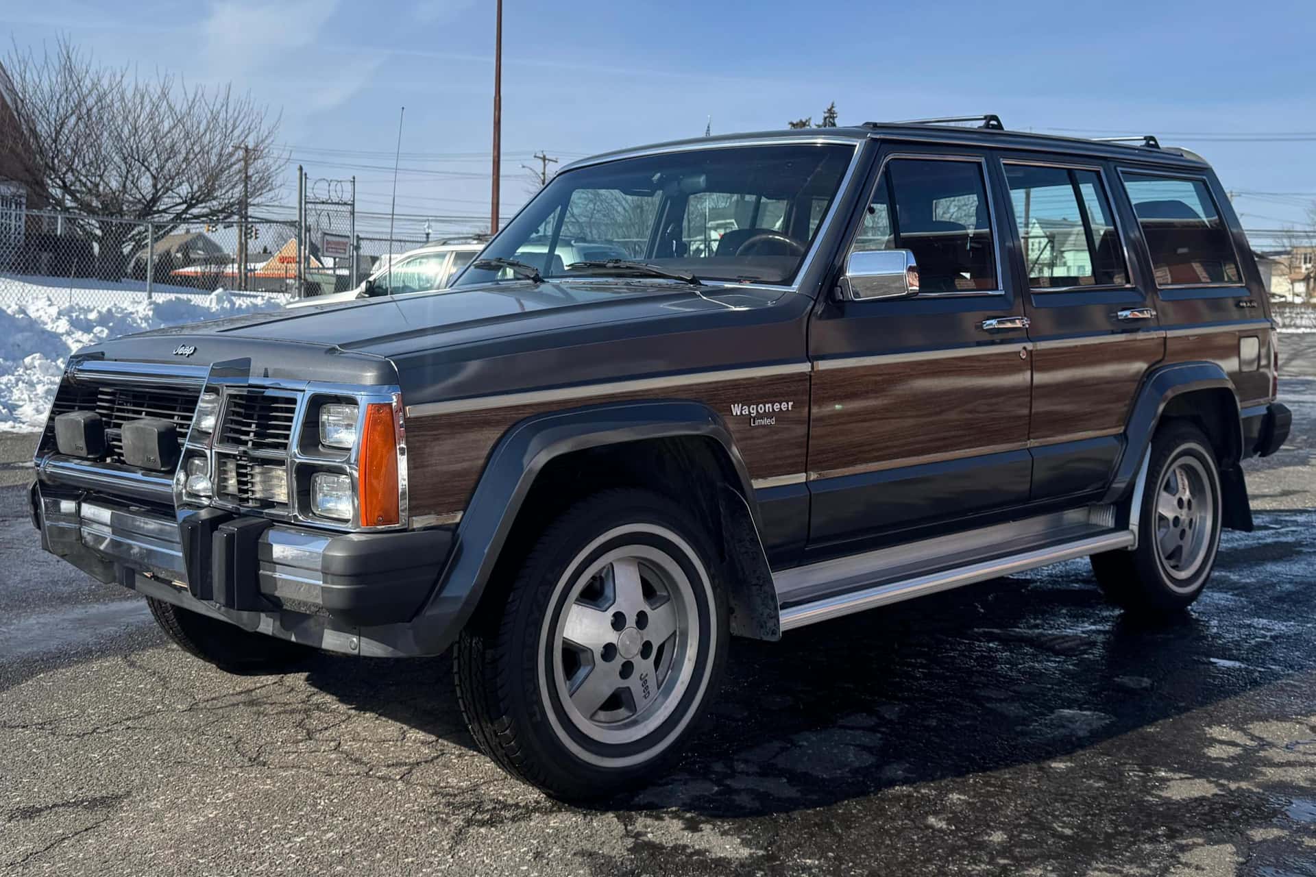 1989 Jeep Wagoneer sold for $10,110