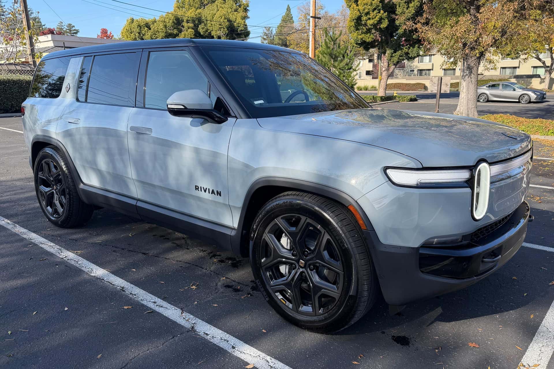 2026 Rivian R1S sold for $75,500