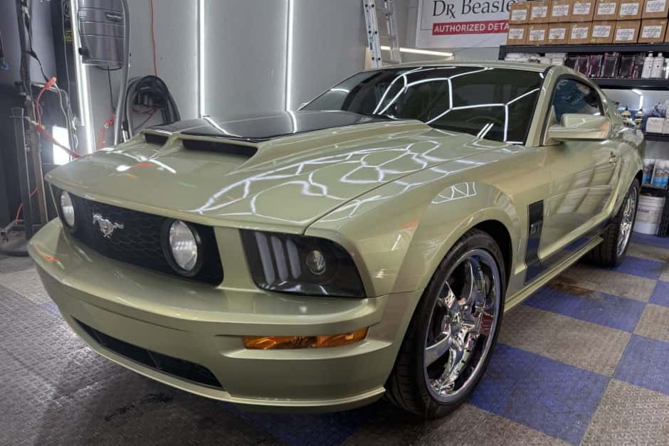 2005 Ford Mustang S197 2005-2014 sold for $20,444
