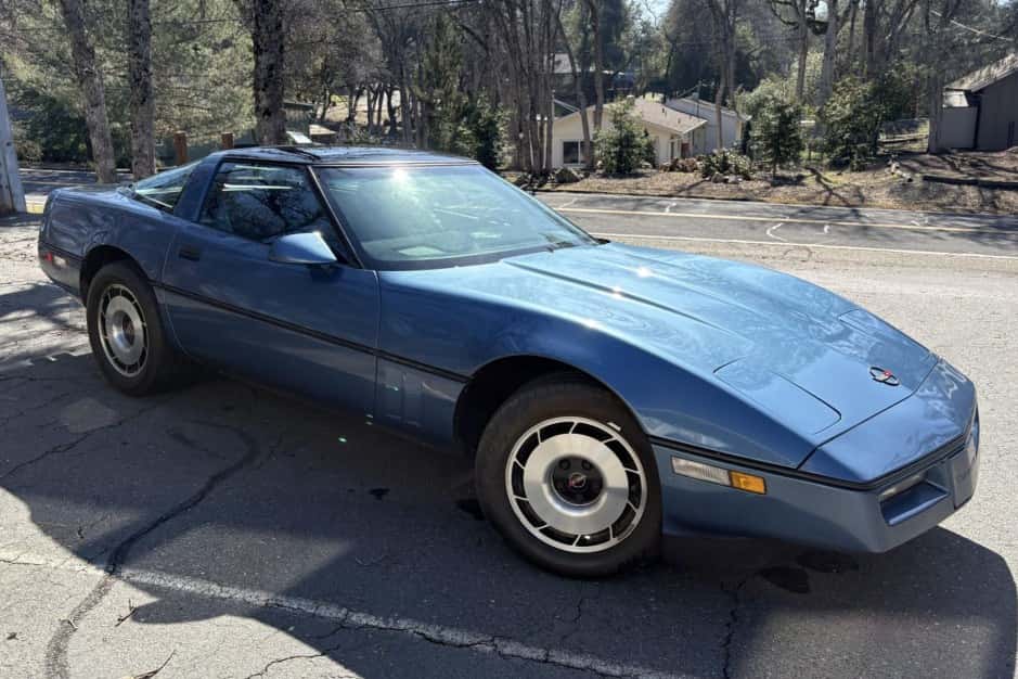 1985 Chevrolet Corvette C4 Coupe (1984-1991) sold for $9,500