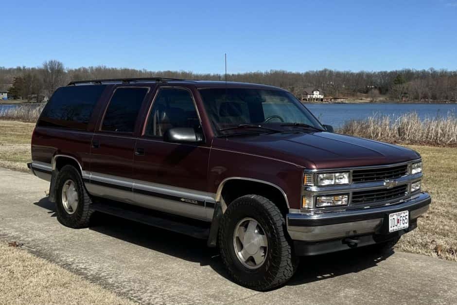 1997 Chevrolet Suburban (GMT400 1992-1999) sold for $7,800