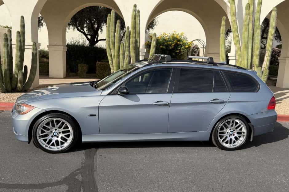 2006 BMW E91 3-Series Touring sold for $10,500