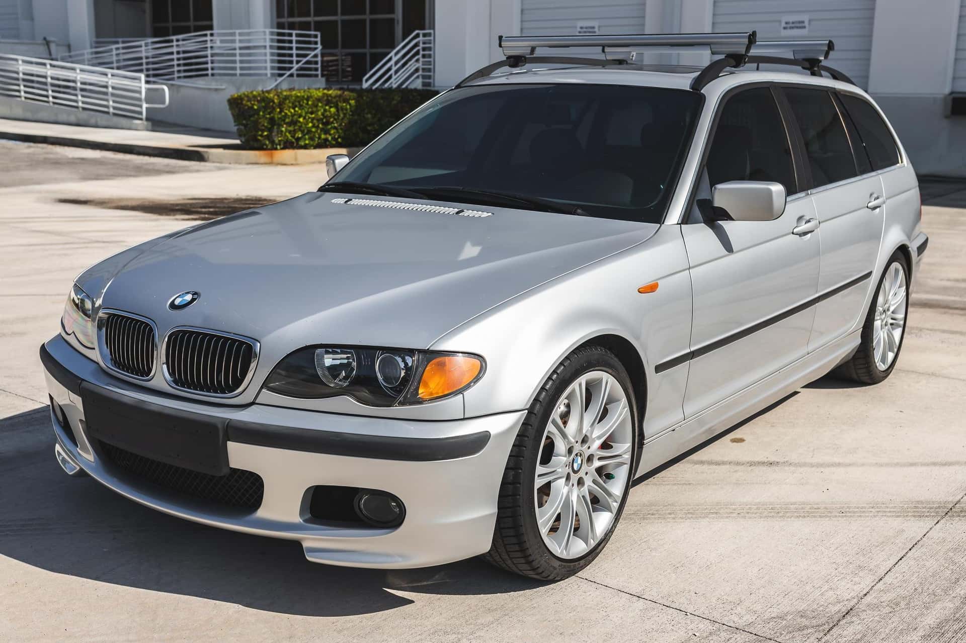 2002 BMW 3 Series sold for $10,200