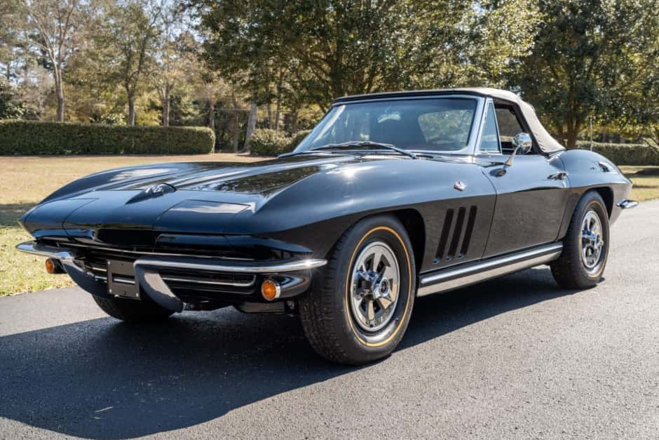 1965 Chevrolet Corvette C2 (1965) sold for $81,827