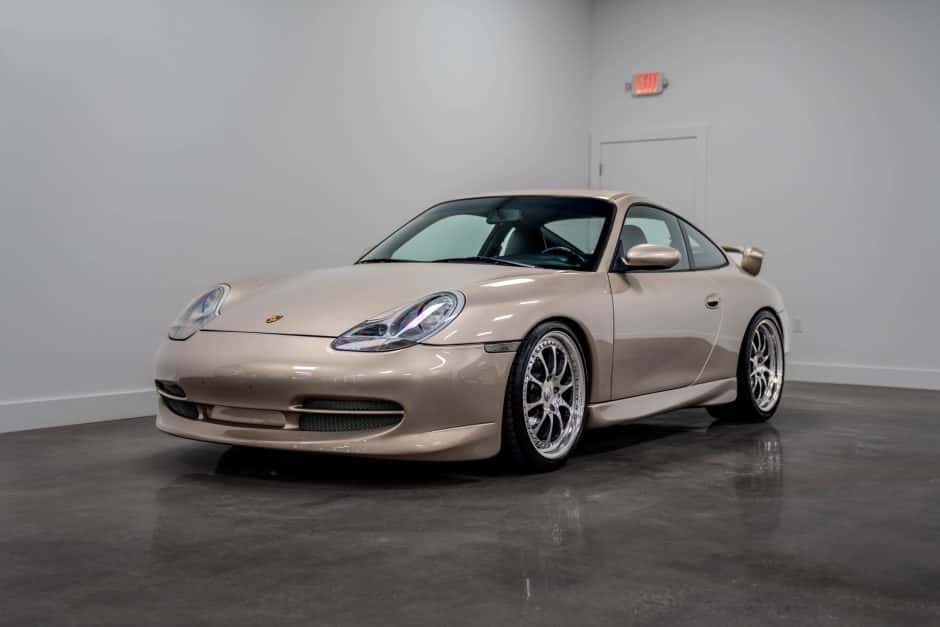 1999 Porsche 996 911 Carrera sold for $43,300