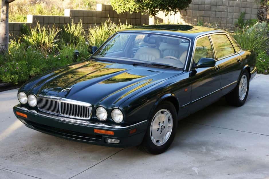 1996 Jaguar X300 XJ (1995-1997) sold for $6,800