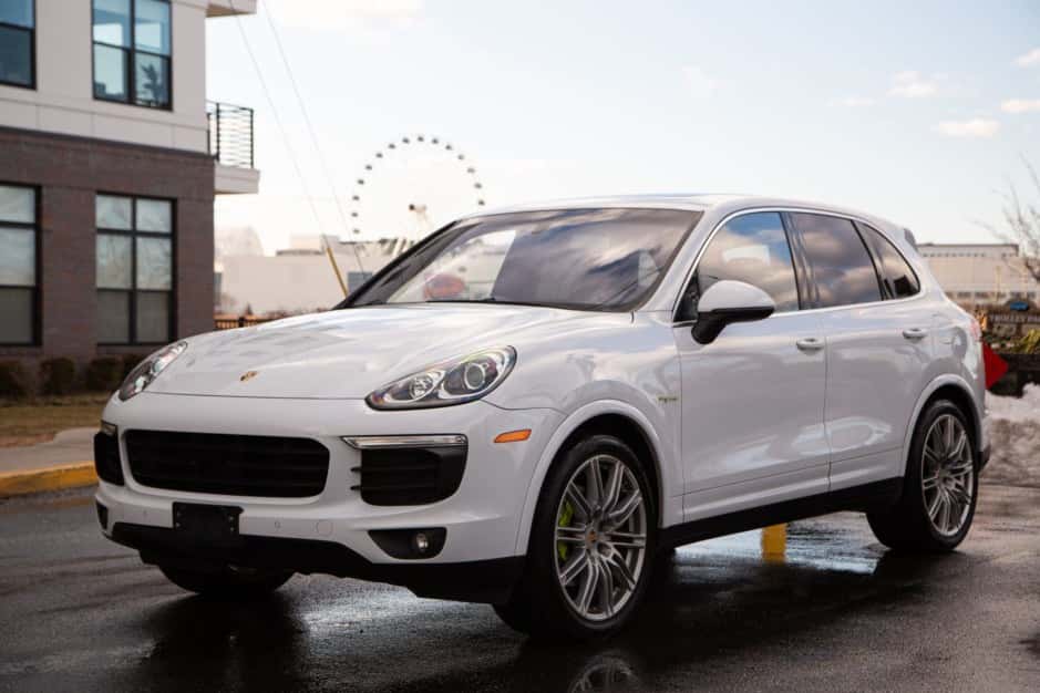 2015 Porsche 958 Cayenne (2011-2018) sold for $15,000