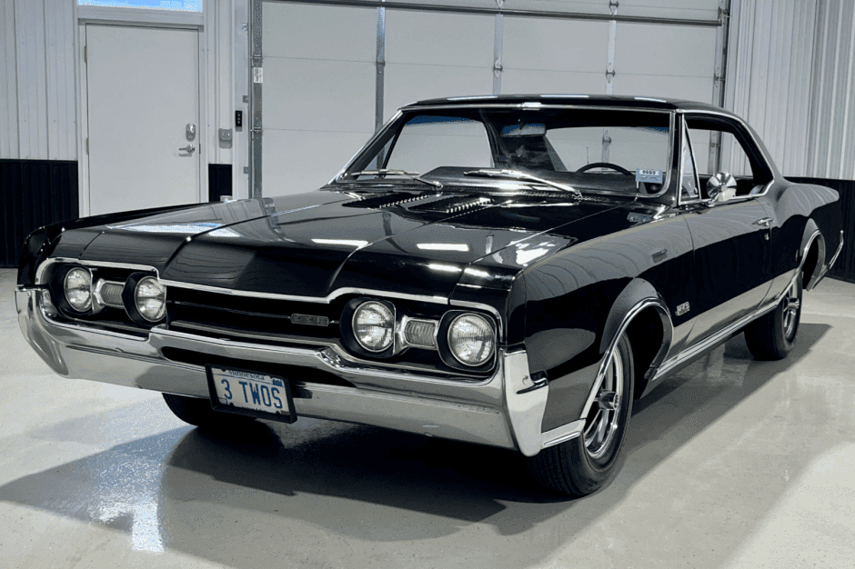 1967 Oldsmobile 442 sold for $35,250