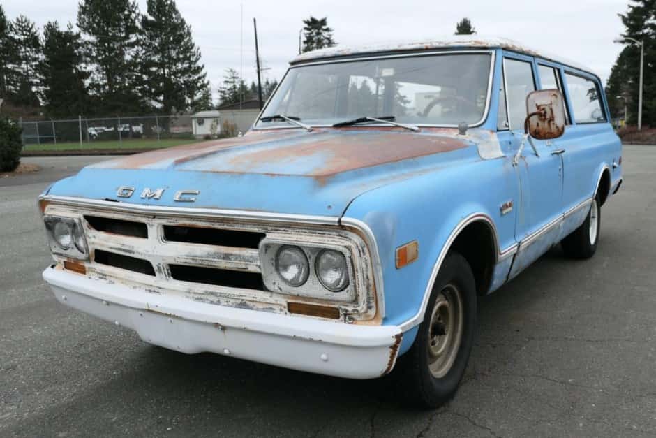 1968 GMC Suburban (1967-1972) sold for $3,400