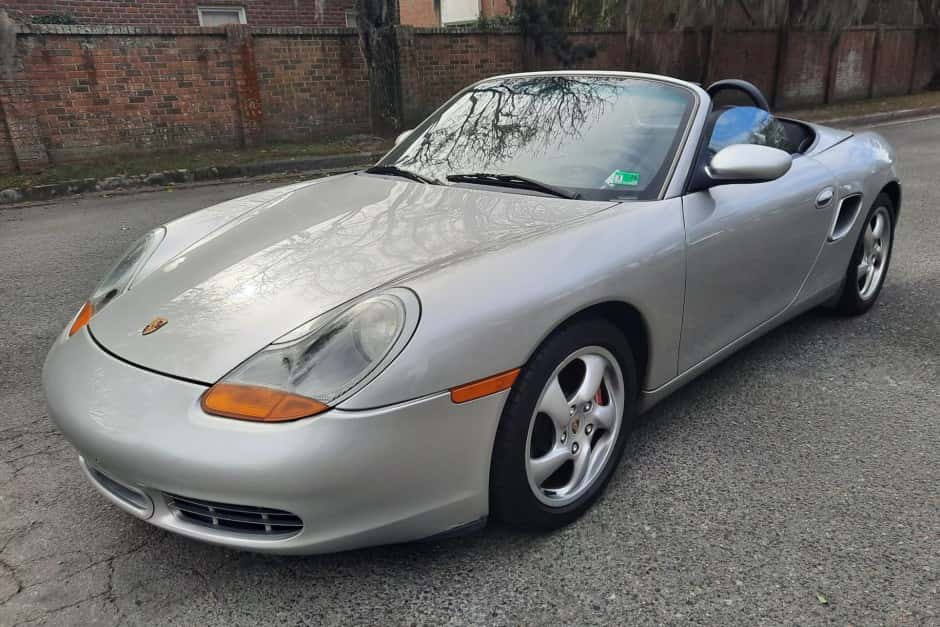 2001 Porsche 986 Boxster sold for $15,250