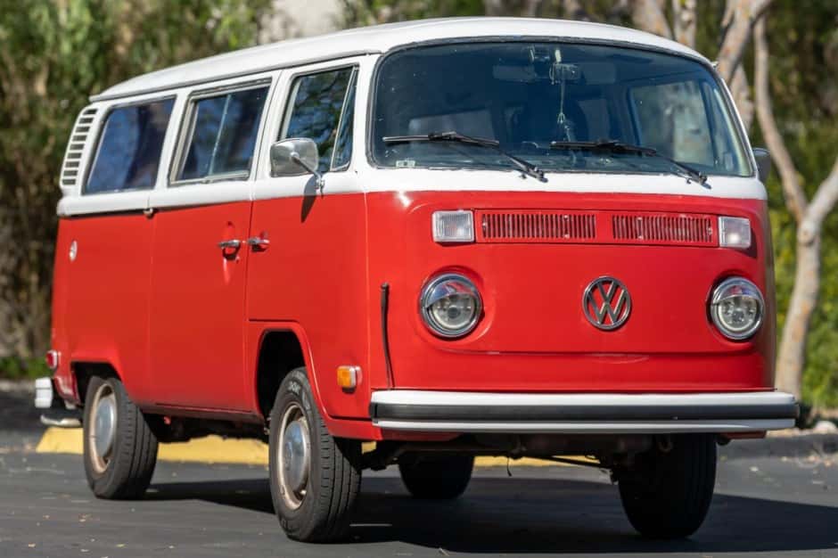 1979 Volkswagen Bay-Window Bus sold for $7,900