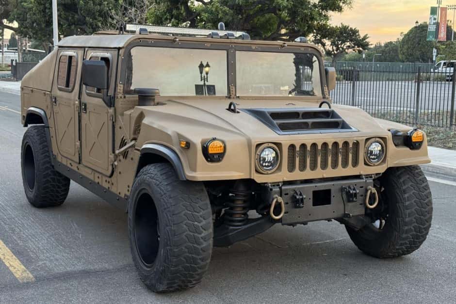 2001 Hummer HMMWV/Humvee sold for $27,500