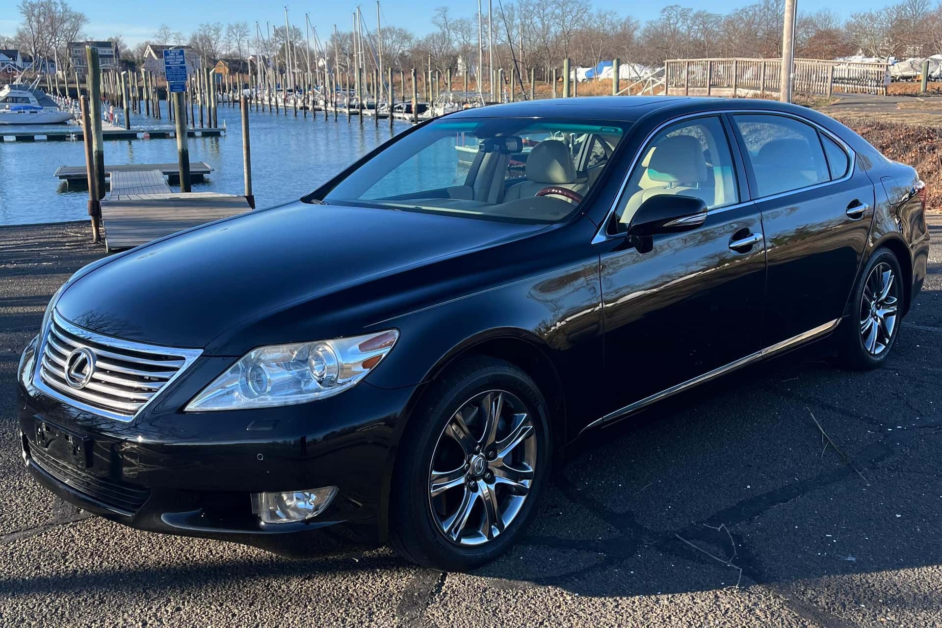 2010 Lexus LS sold for $15,300