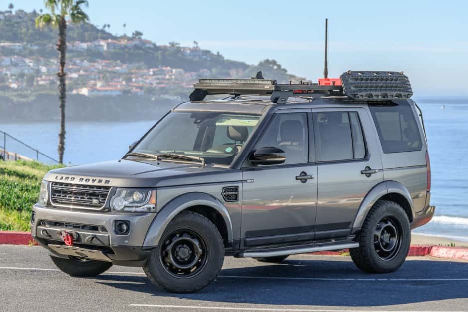 2016 Land Rover LR4 sold for $11,000