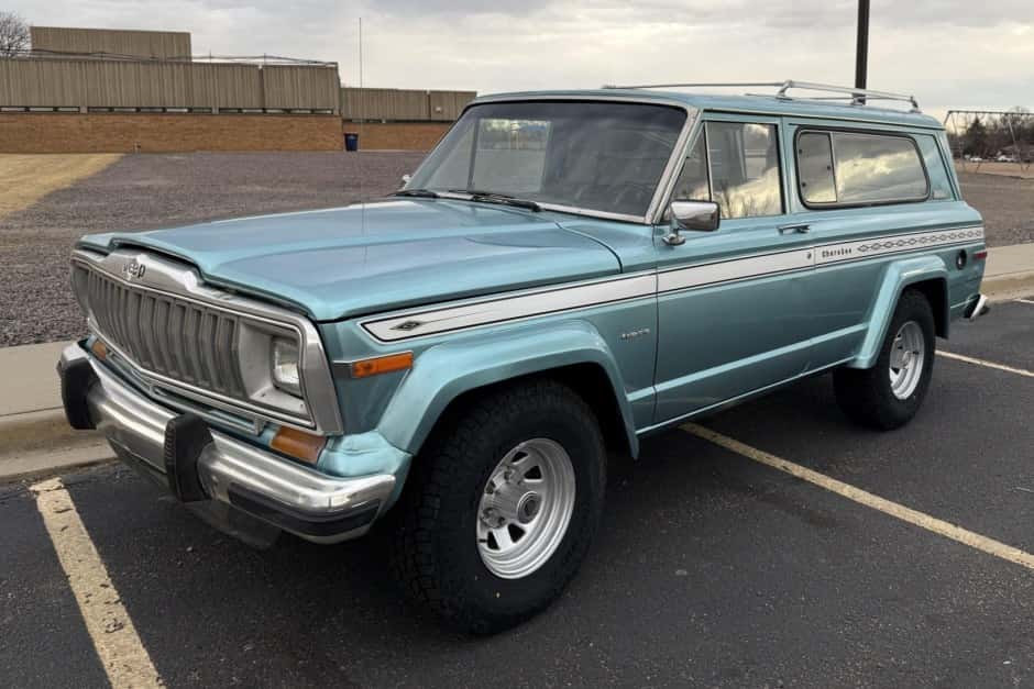 1982 Jeep SJ Cherokee sold for $19,000