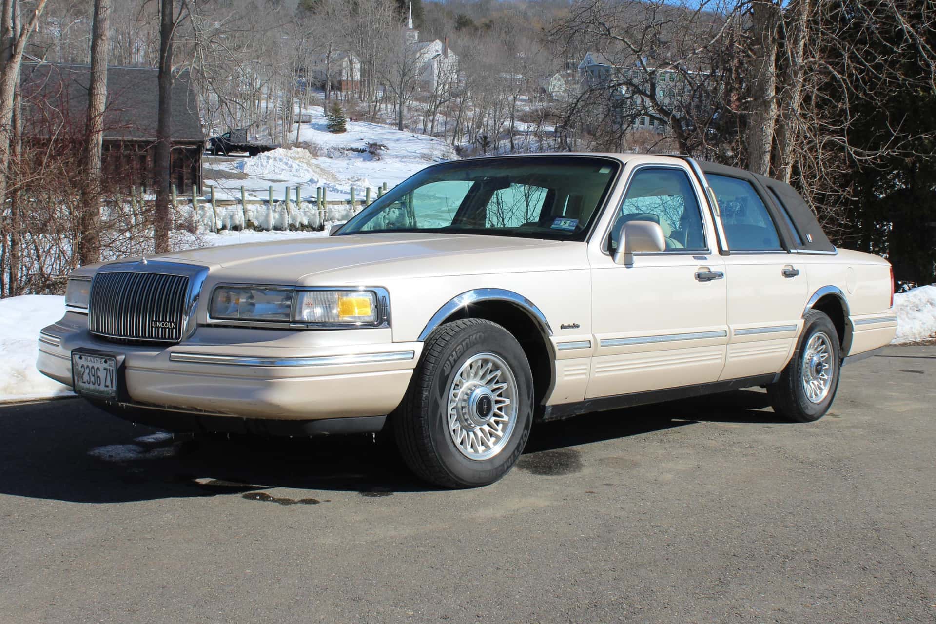 1997 Lincoln Town Car sold for $7,300