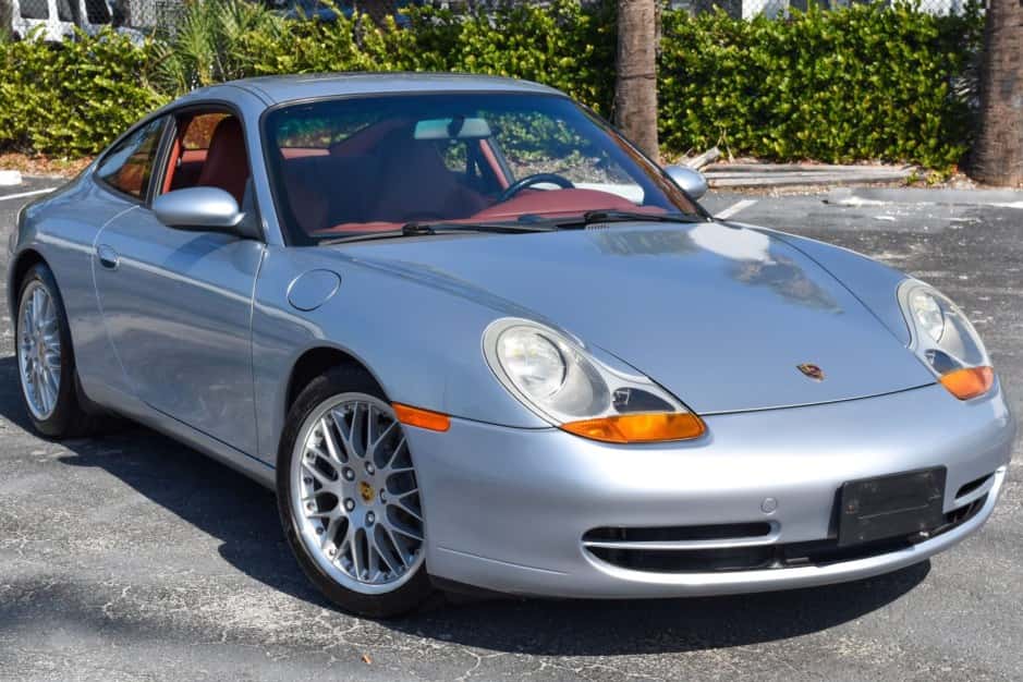 1999 Porsche 996 911 Carrera sold for $35,996