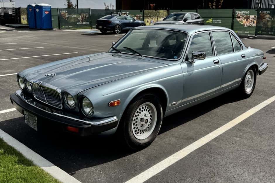 1990 Jaguar XJ Series 3 (1980-1992) sold for $10,000