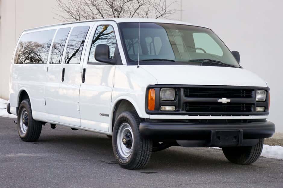 2002 Chevrolet Express sold for $12,250