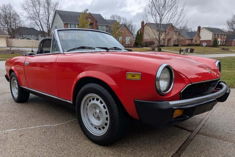 1981 Fiat 124 Spider (1966-1985) sold for $9,750