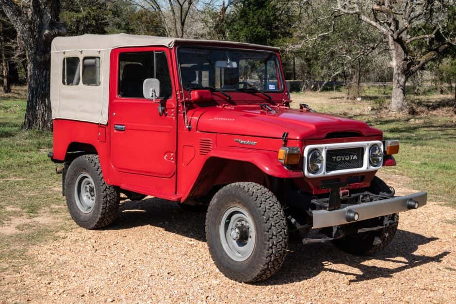 1982 Toyota Land Cruiser FJ40 sold for $17,112